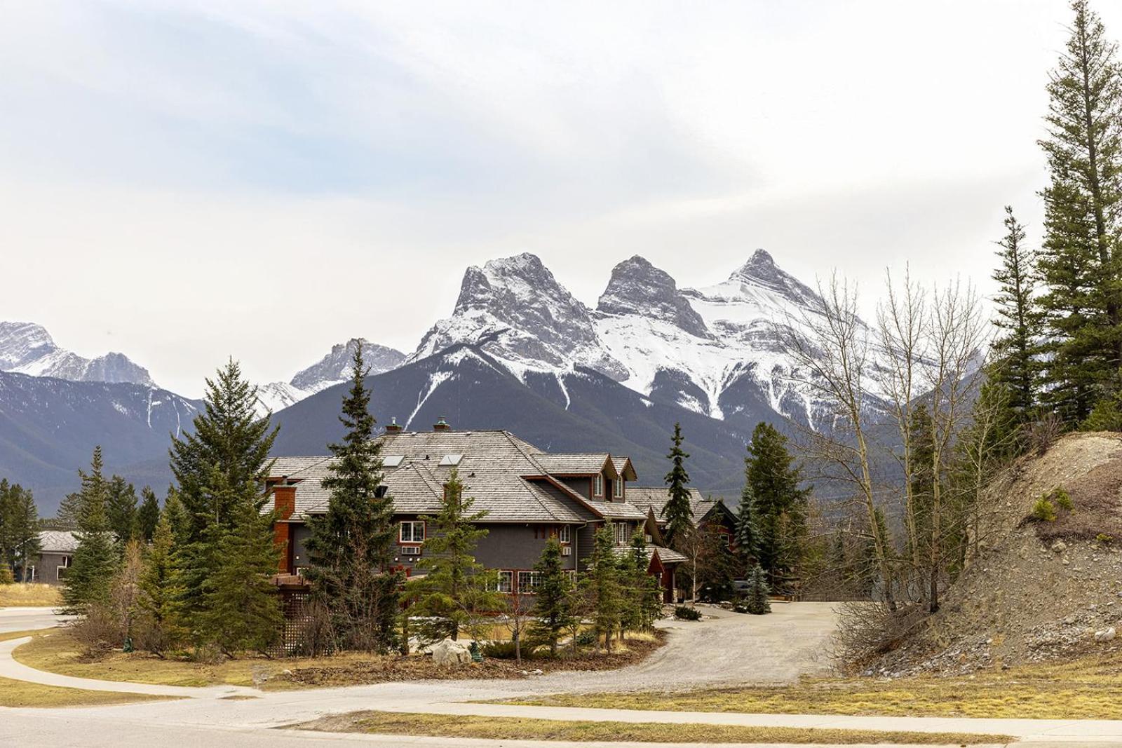 Creekside Villa Канмор Екстериор снимка