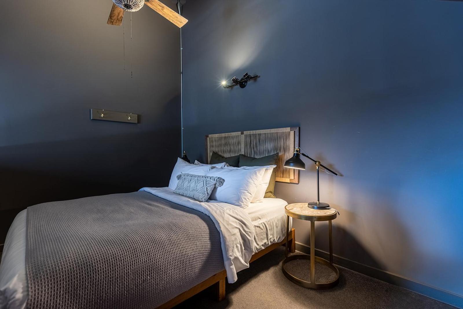 Creekside Villa Канмор Екстериор снимка